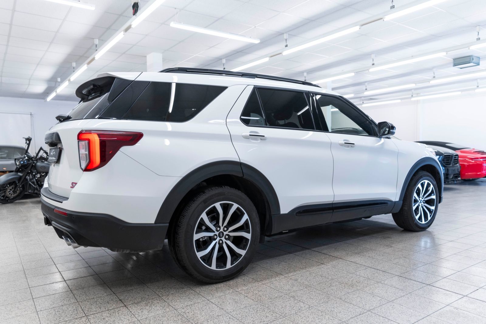 Fahrzeugabbildung Ford Explorer ST 3.0L AWD ACC LED 360° B&O PANO AHK