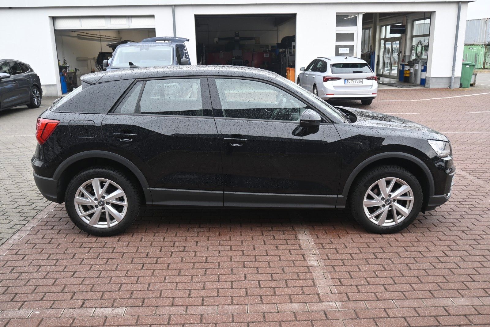 Fahrzeugabbildung Audi Q2 30 1.0 TFSI PDC*RFK*SHZG*LED*Allwetter*