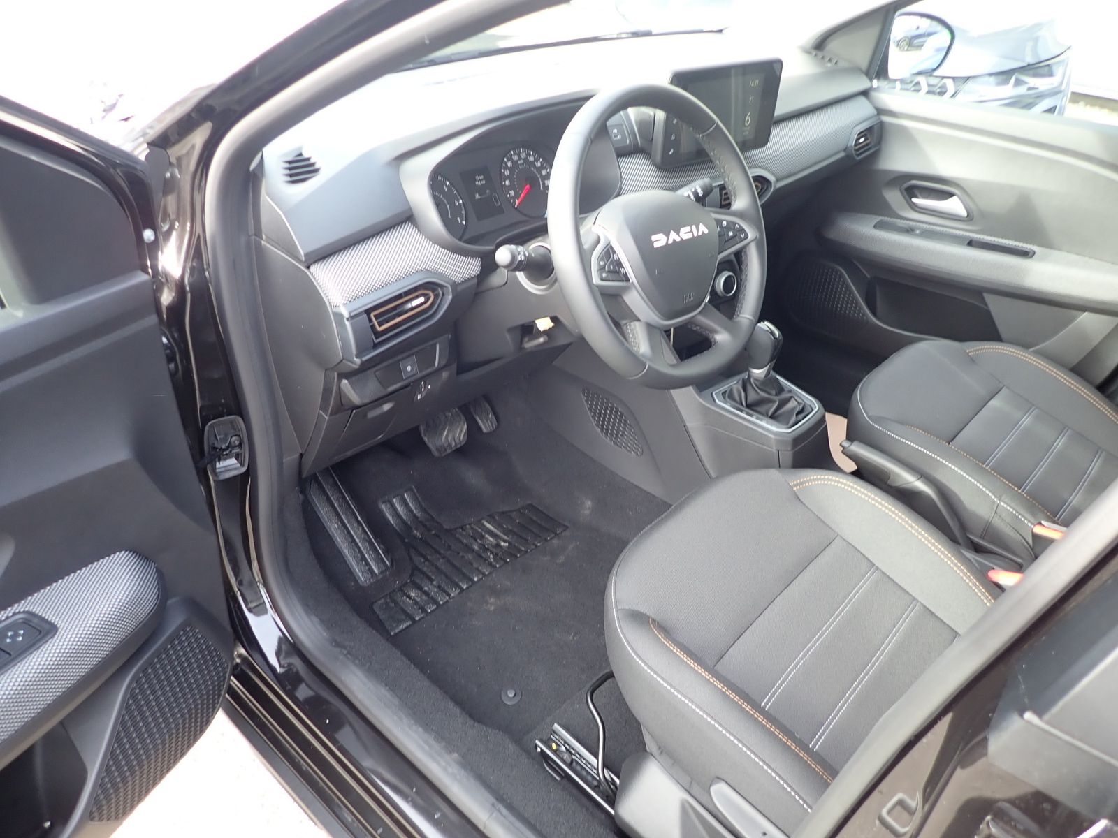 Fahrzeugabbildung Dacia Sandero Stepway Expression TCe 90 CVT
