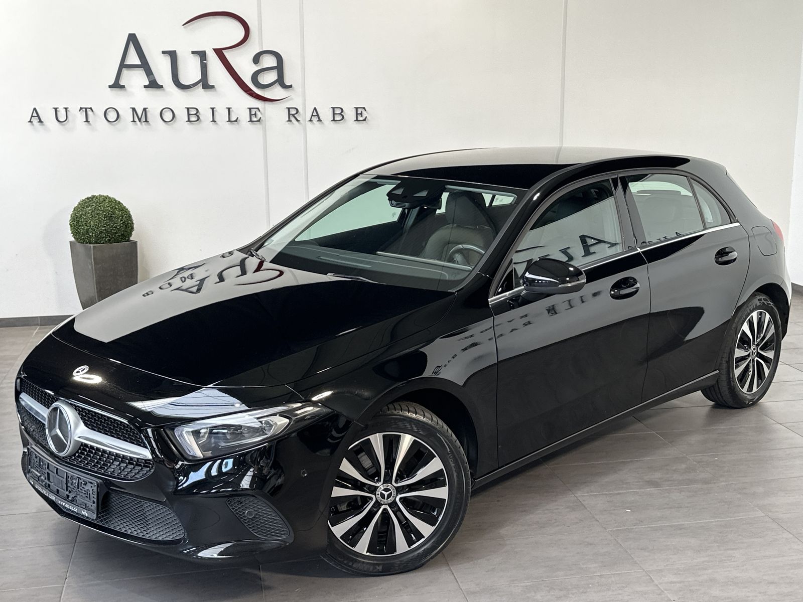 Fahrzeugabbildung Mercedes-Benz A 250e Style NAV+LED+WIDESCREEN+CARPLAY+DISTRONI