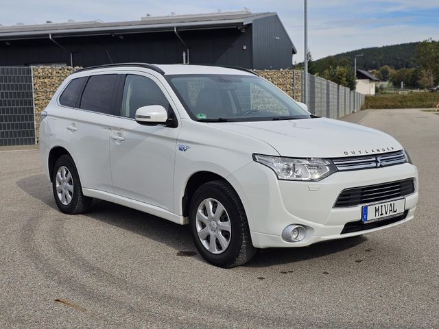 Mitsubishi Outlander PHEV Plus 4WD/Hybrid/LED/Tempomat