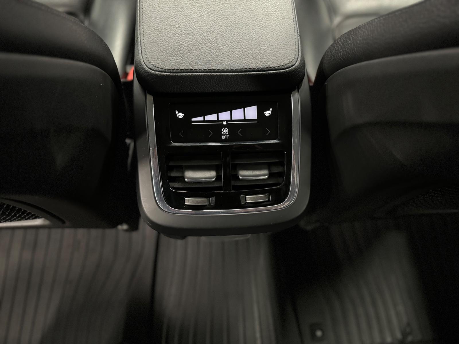 Volvo XC 90 Momentum AWD Navi SHZ LHZ LED 7-Sitzer