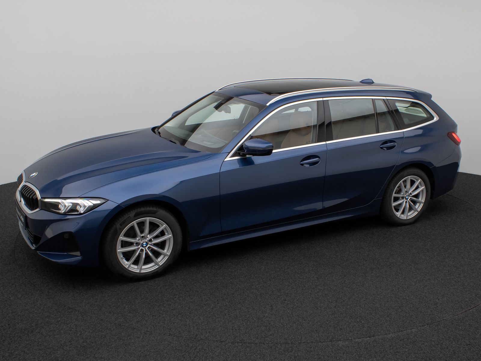 Fahrzeugabbildung BMW 320d xD  Panorama HUD DAB AHK Alarm PDC Sport
