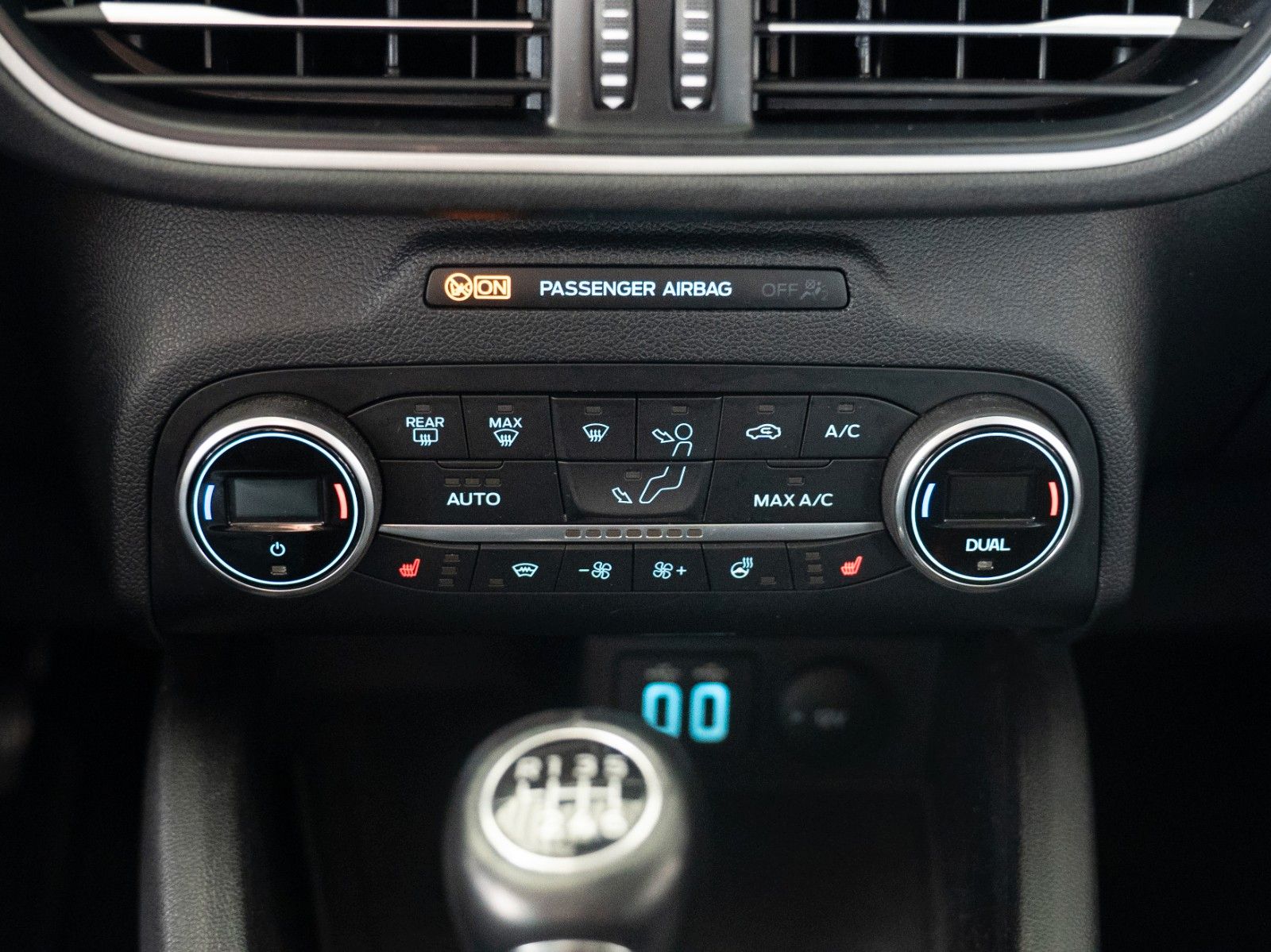 Fahrzeugabbildung Ford Kuga C&C WINTER-P./NAVI/PDC V+H/DAB/JRC/KLIMA