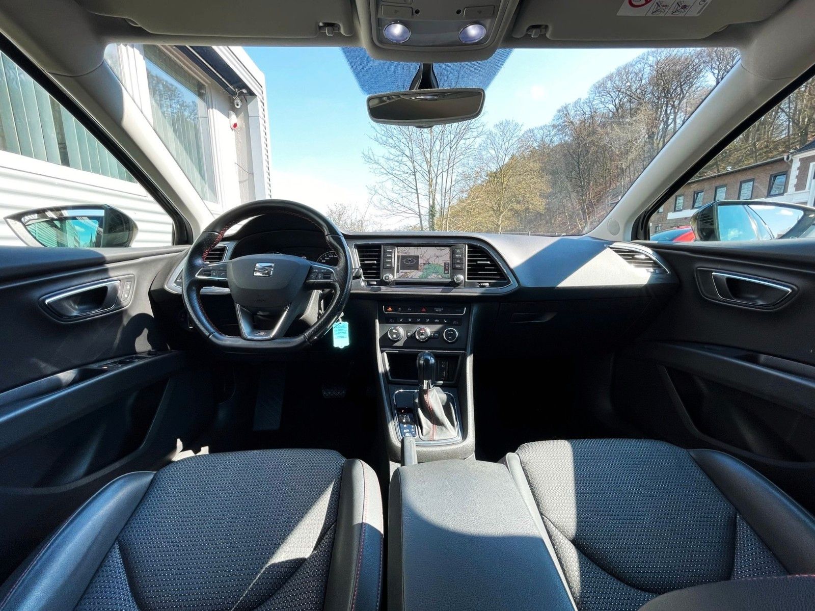 Fahrzeugabbildung SEAT Leon 2.0TDI FR DSG KLIMAAUT LEDER NAVI LED 2.Hd