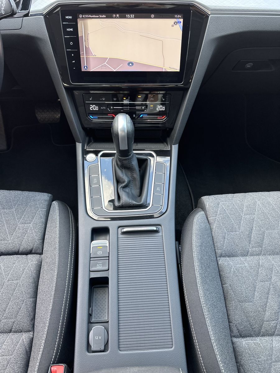 Fahrzeugabbildung Volkswagen Passat Variant Business 4M NAV+LED+AHK+PANO+360°