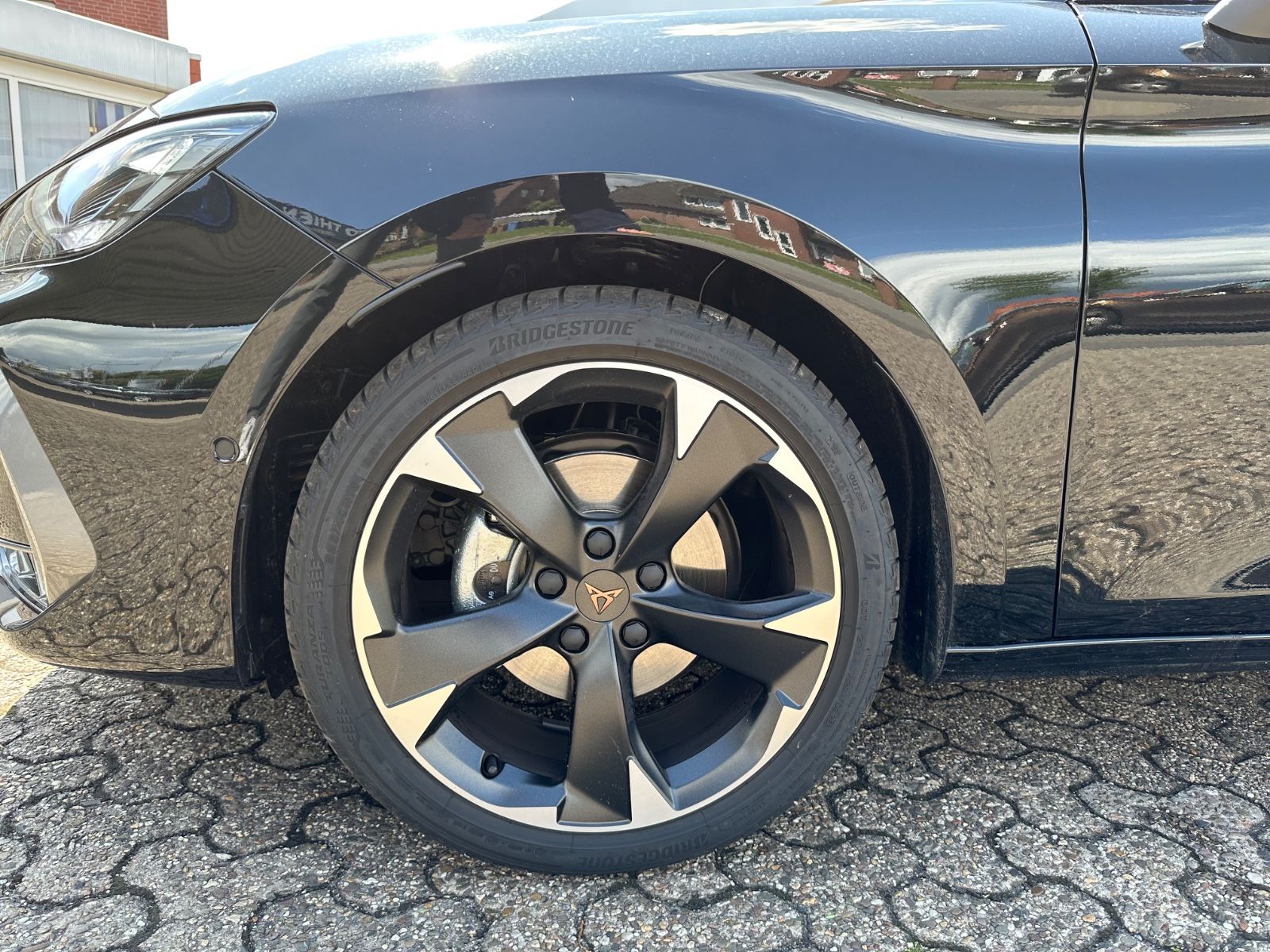 Fahrzeugabbildung CUPRA Leon ST 1.5 eTSI DSG Navi/AHK/LED/SHZG/18"