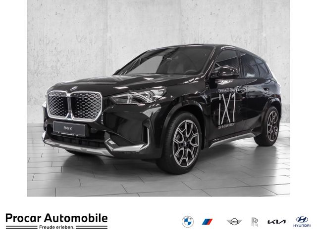 BMW iX1 xDrive30 xLine PANO ACC RFK NAVI DA+