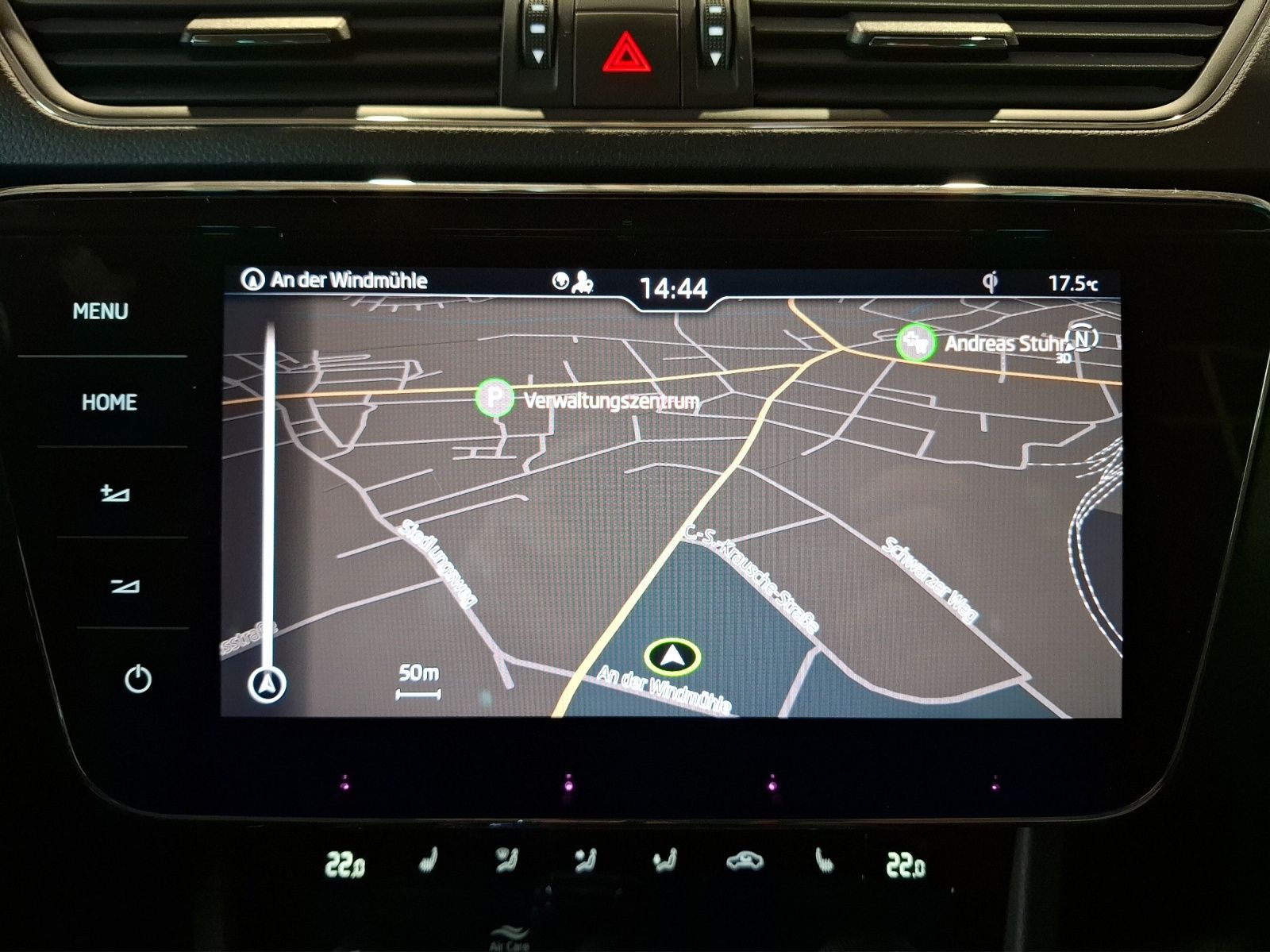 Fahrzeugabbildung SKODA Superb Combi TSI Style DSG Matrix AHK Navi AID b