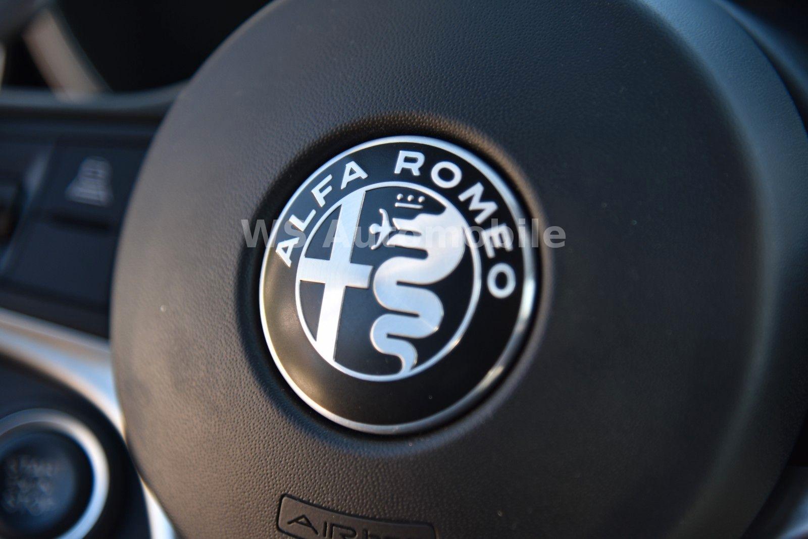 Alfa Romeo Giulia Veloce Q4 280 ch • Pack Performance • Brembo • Cuir • ACC • Caméra • 19"