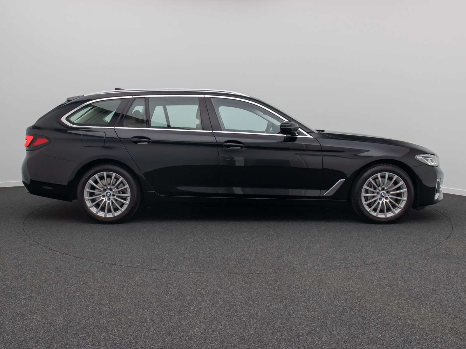 Fahrzeugabbildung BMW 540d xD Luxury Line Panorama HUD HIFi DAB DisKey