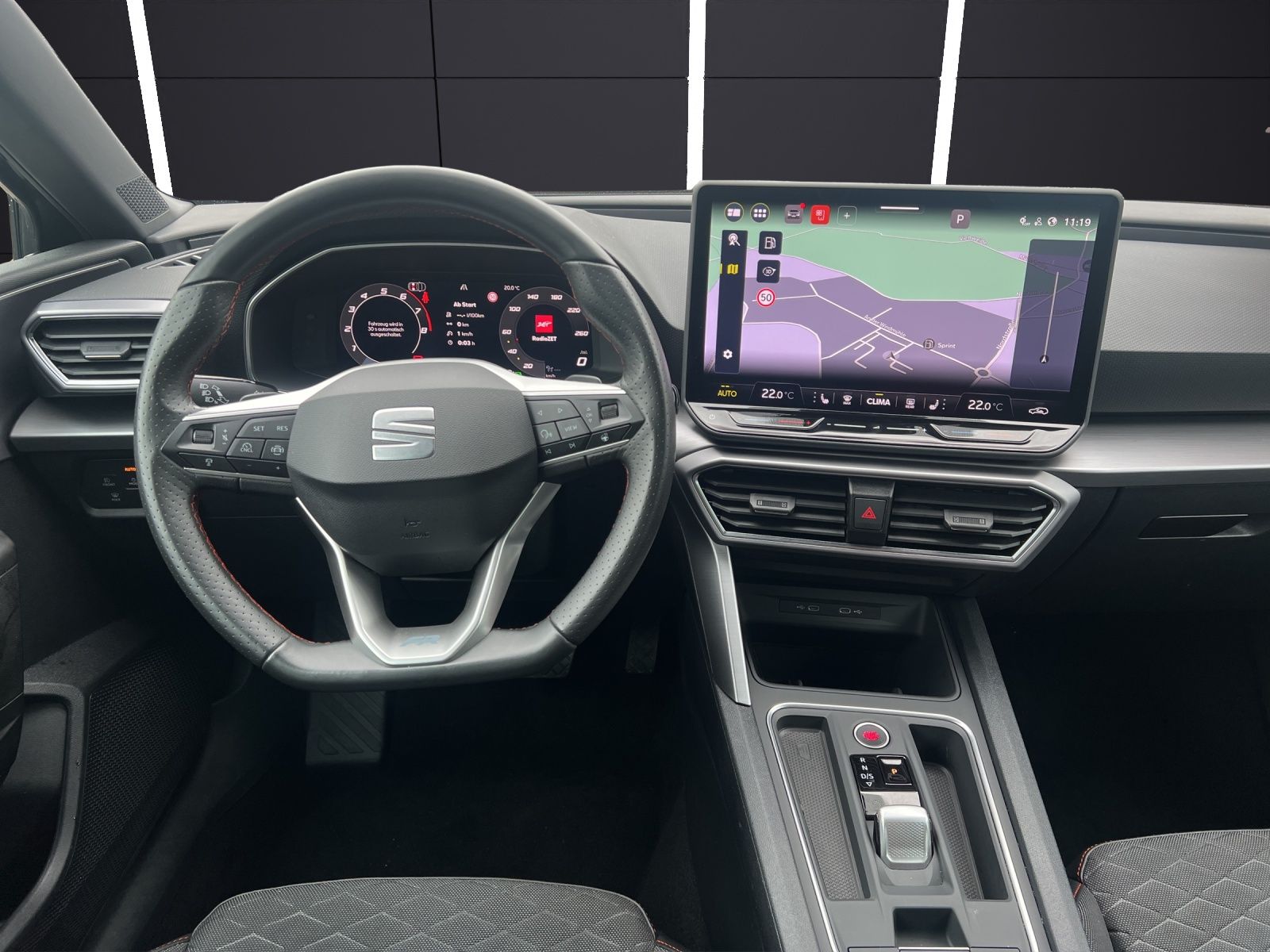 Fahrzeugabbildung SEAT Leon ST eTSI FR DSG LED Navi VC ACC RFK SH