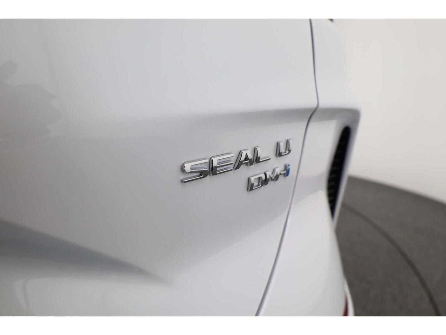 BYD Seal U DM-i Boost LP: 41.899,- /Top-View/Head-up