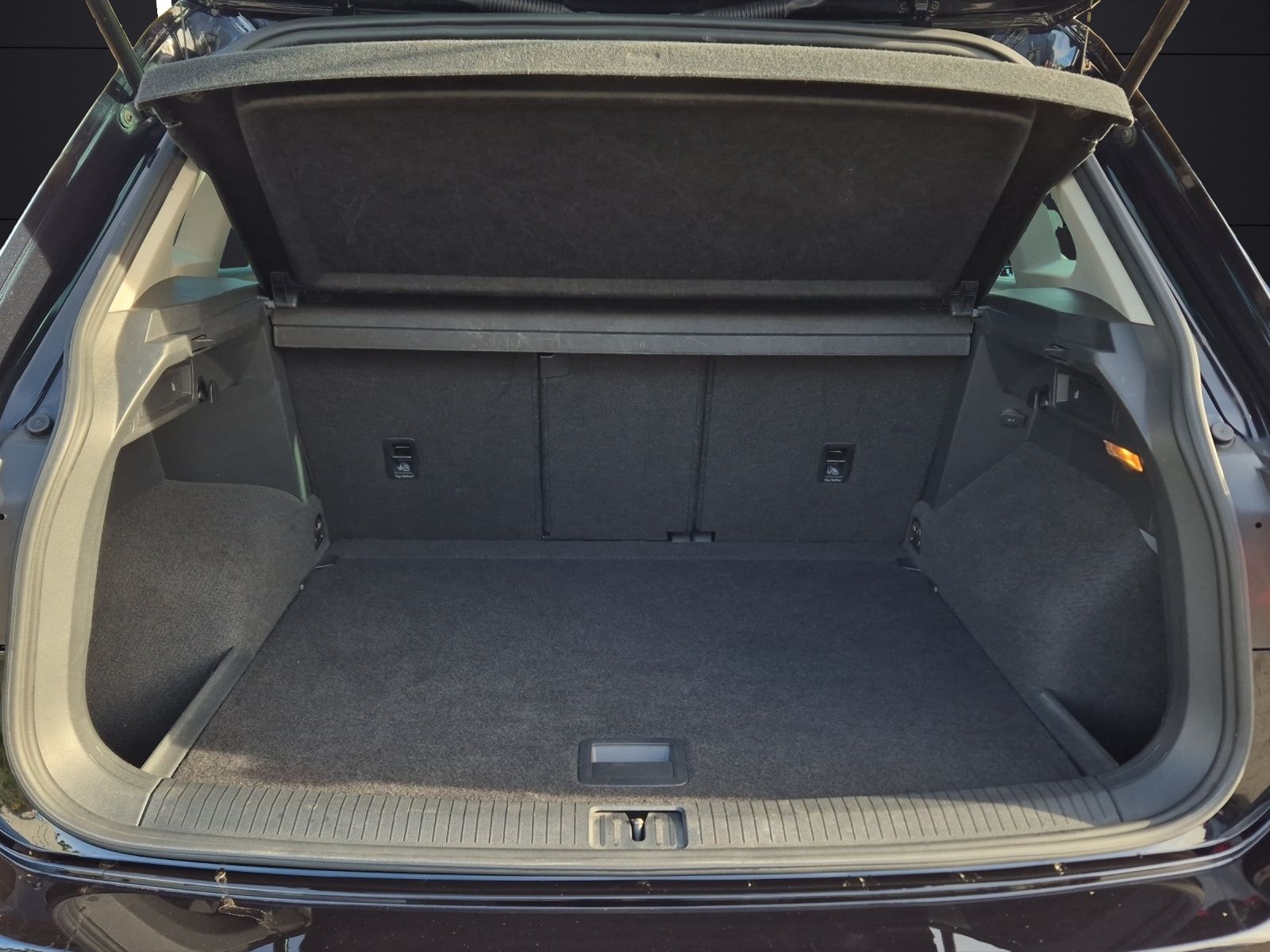 Fahrzeugabbildung Volkswagen Tiguan TDI Highline DSG 4M LED AHK Navi ACC PDC