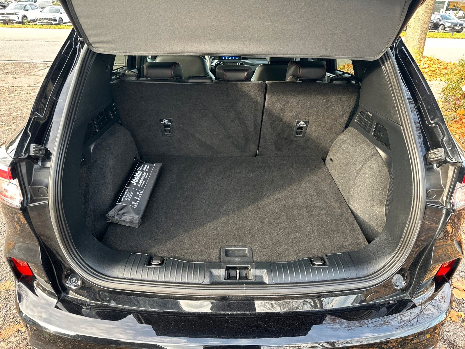 Fahrzeugabbildung Ford Kuga ST-Line X, TECHNOLOGIE-PAKET, ACCTEMPOMAT