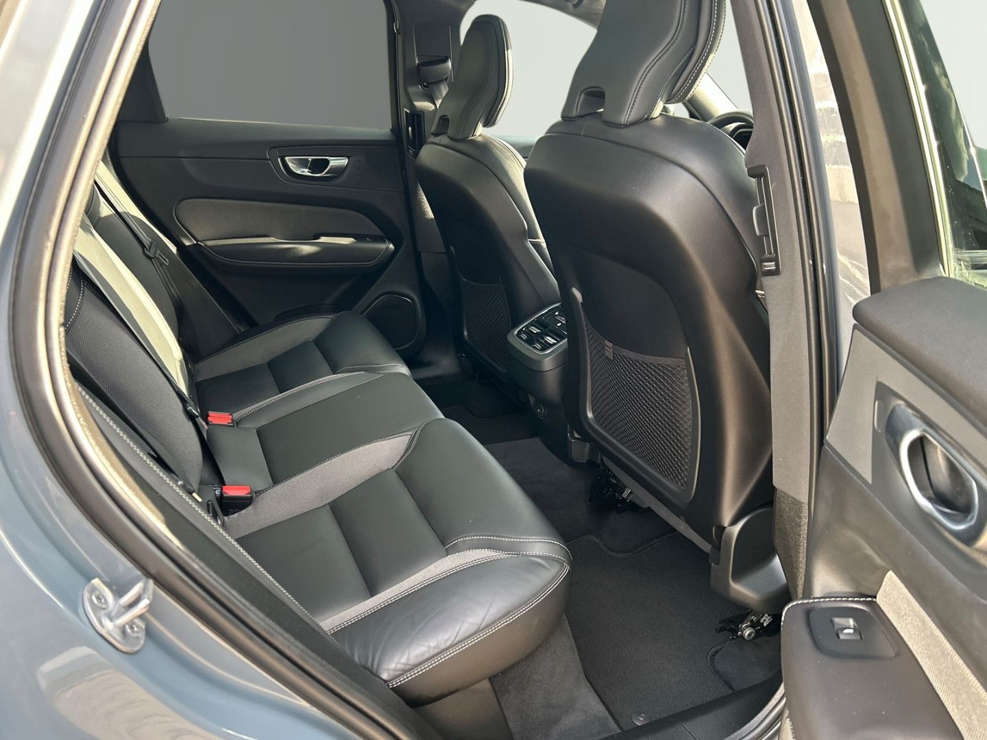 Volvo XC60 B4 Diesel AWD Ultimate Dark 20'' ACC Panora foto 5