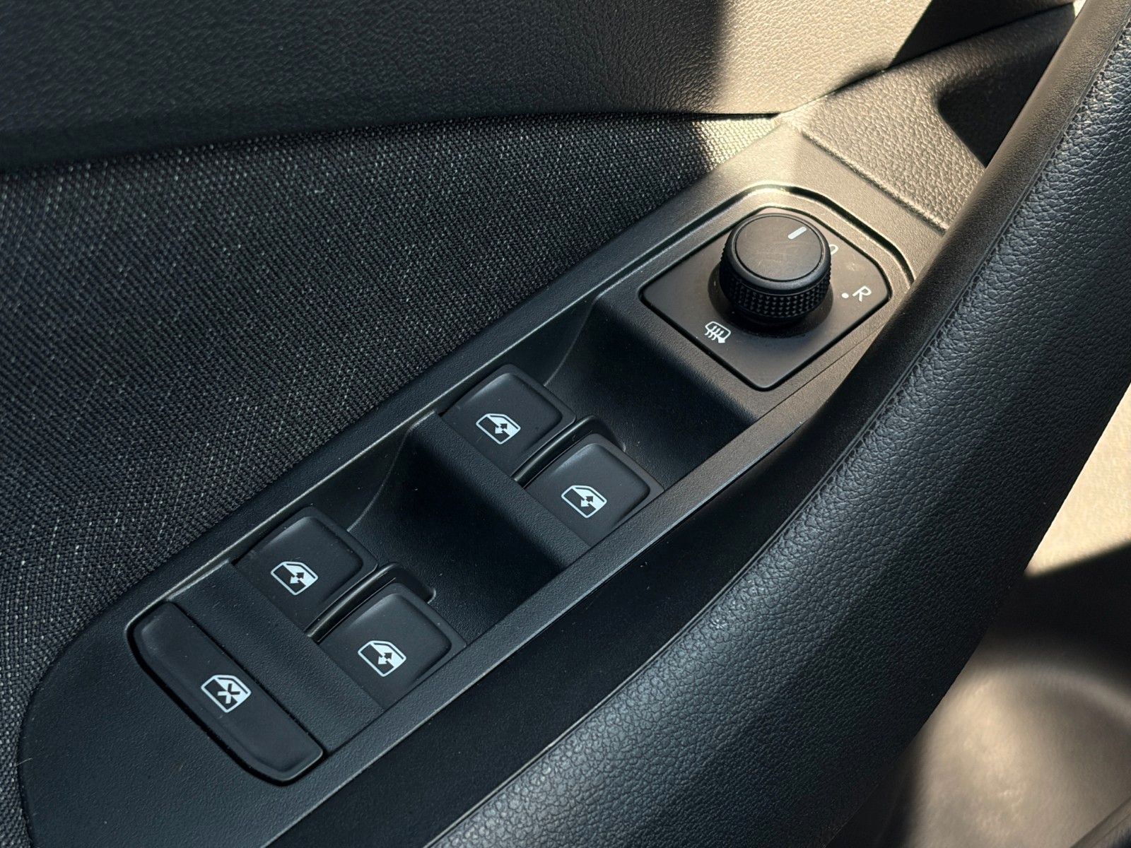 Fahrzeugabbildung SKODA Kamiq 1.0 TSI DSG Style CarPlay LED ACC CAM LHZ