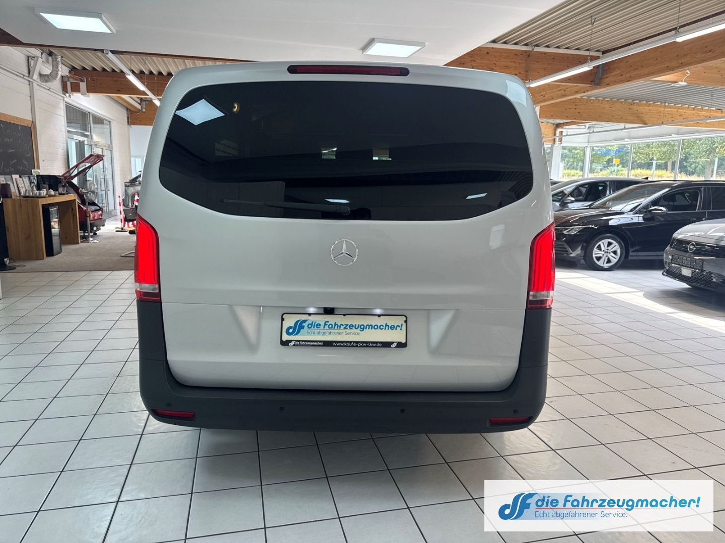Fahrzeugabbildung Mercedes-Benz Vito Tourer 119 CDI 4x4 lang Navi LED Blendfrei
