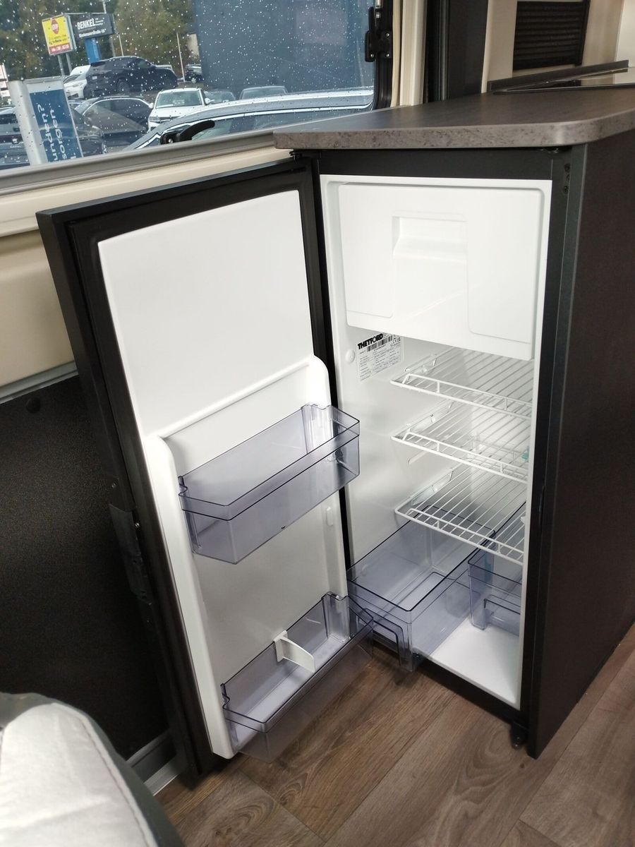 Fahrzeugabbildung Sunlight Adventure Cliff 600 Automatik, Dörr Edition, LTE