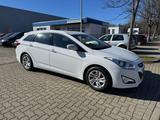 Hyundai i40 cw FIFA World Cup Edition - Hyundai i40 mit Benzin-Antrieb