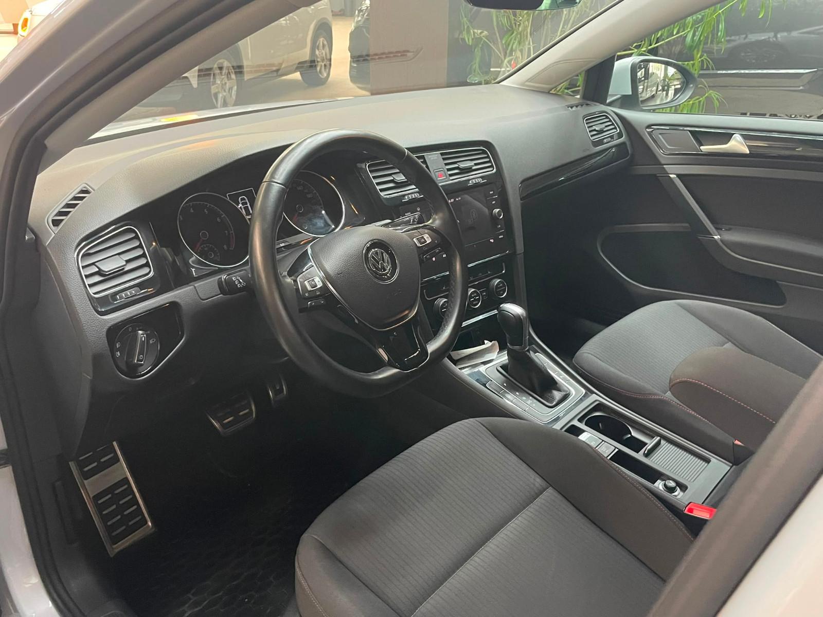 Volkswagen Golf VII Lim. Sound DSG / Carplay / Xenon