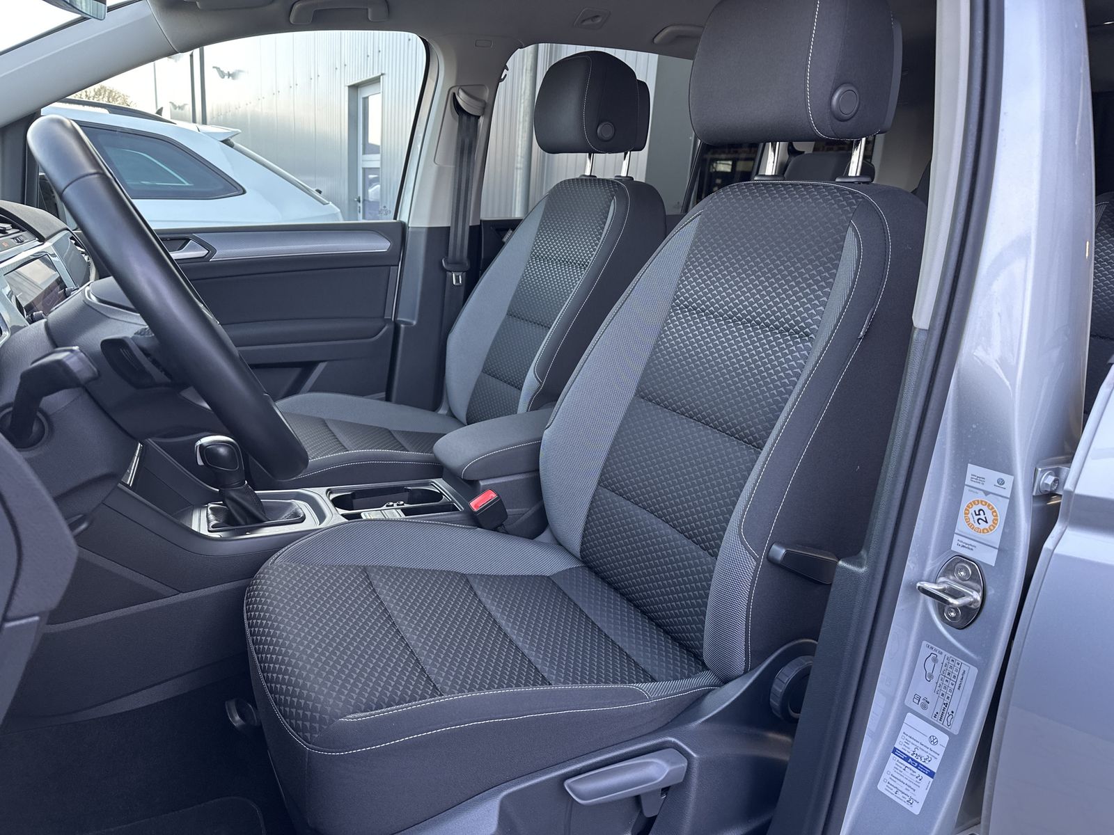 Fahrzeugabbildung Volkswagen Touran 2.0 TDI DSG Active NAV+IQ-LIGHT+KAM+16ZO