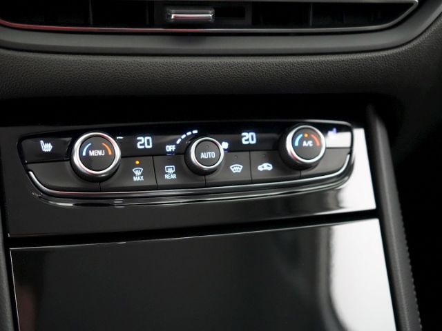 Grandland GSe PHEV 4X4 AT+AHK+NAVI+RÜCKFAHRKAMER