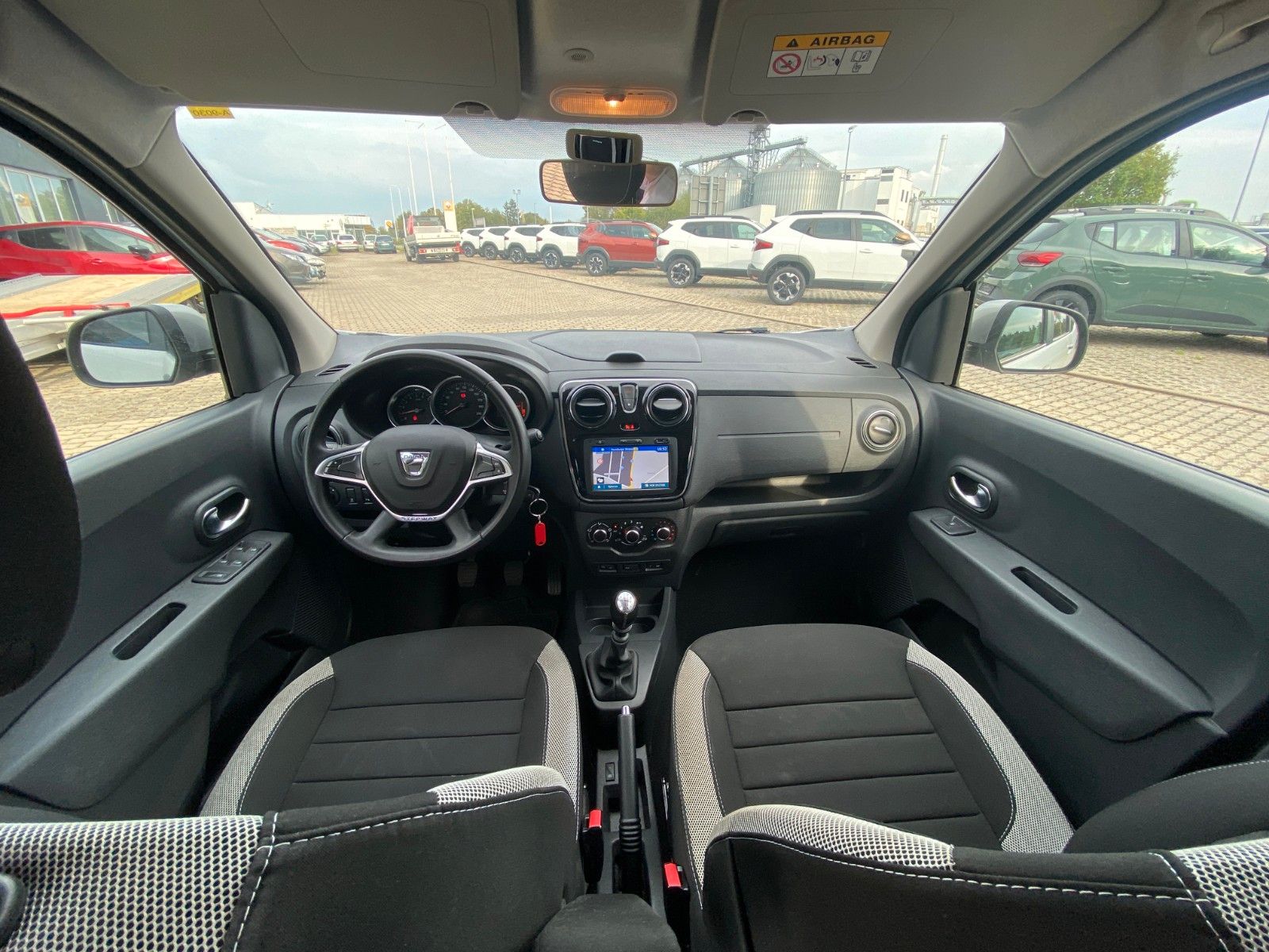 Fahrzeugabbildung Dacia Lodgy Stepway Plus