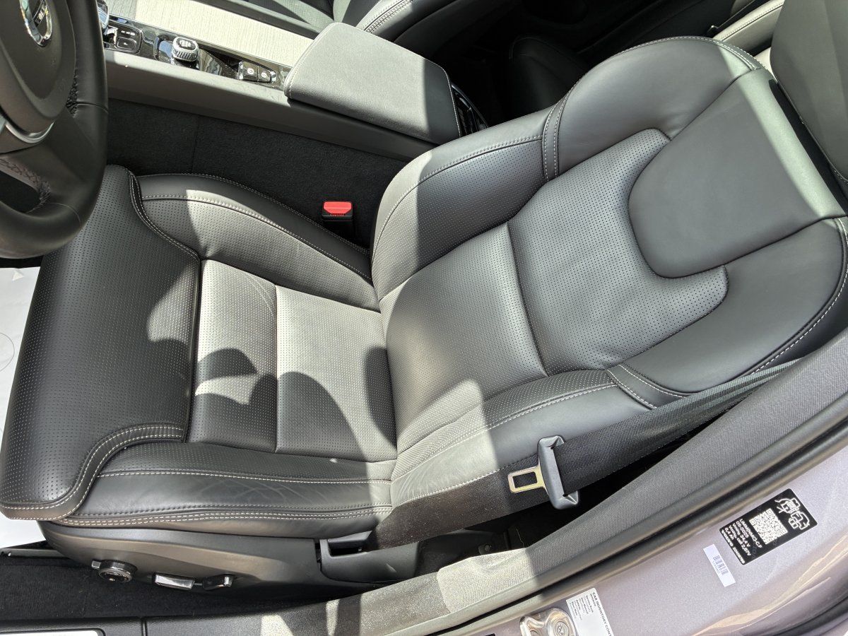 Volvo V60 B4 Ultra Dark *Massage, Head-Up, B&W* foto 9