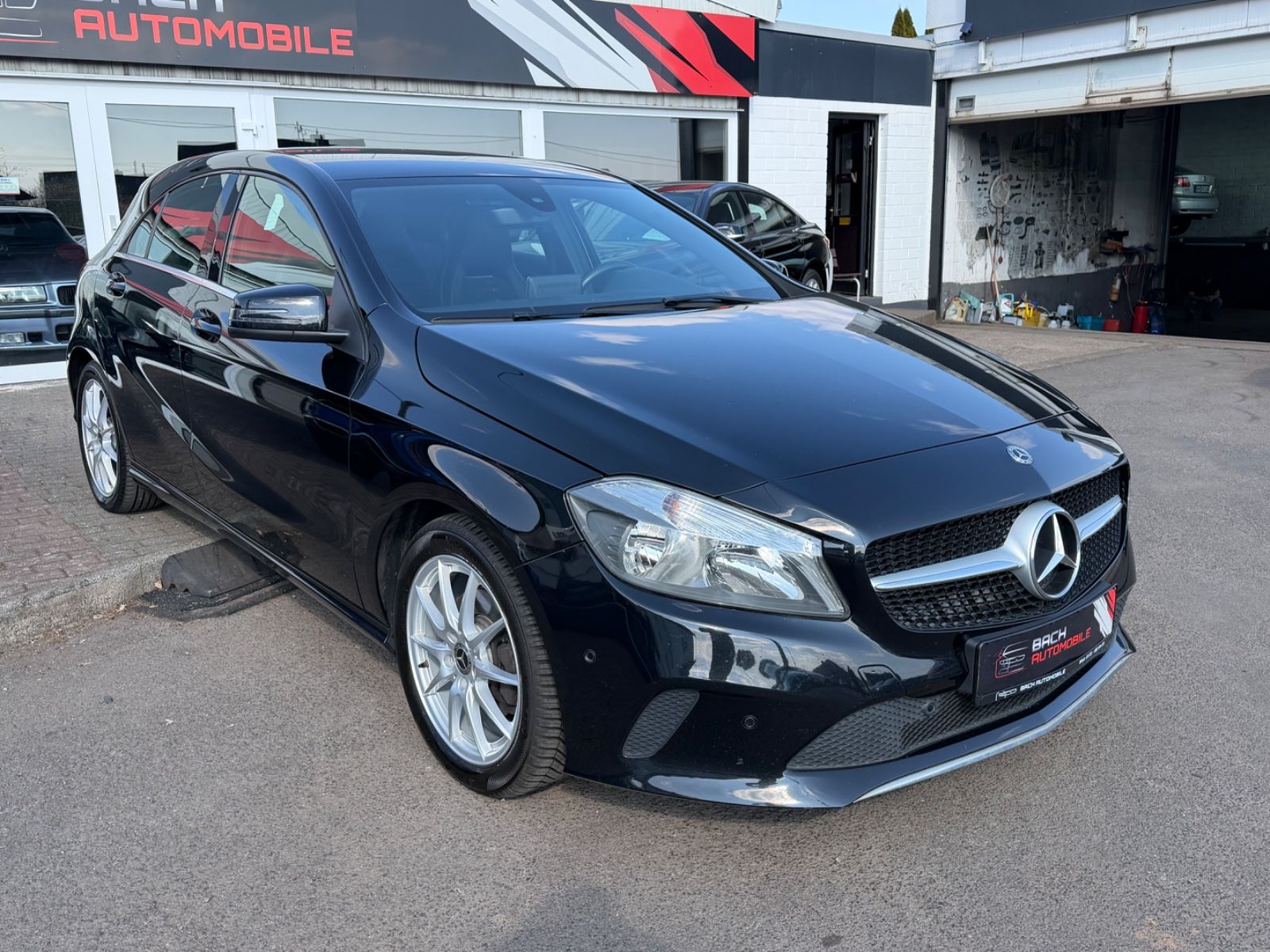 MERCEDES-BENZ A 180