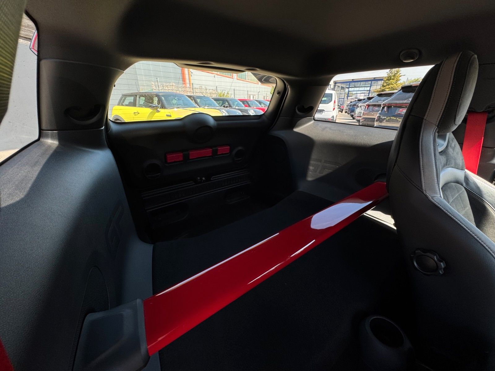 Fahrzeugabbildung MINI John Cooper Works GP CarPlay Tempomat SHZ DAB
