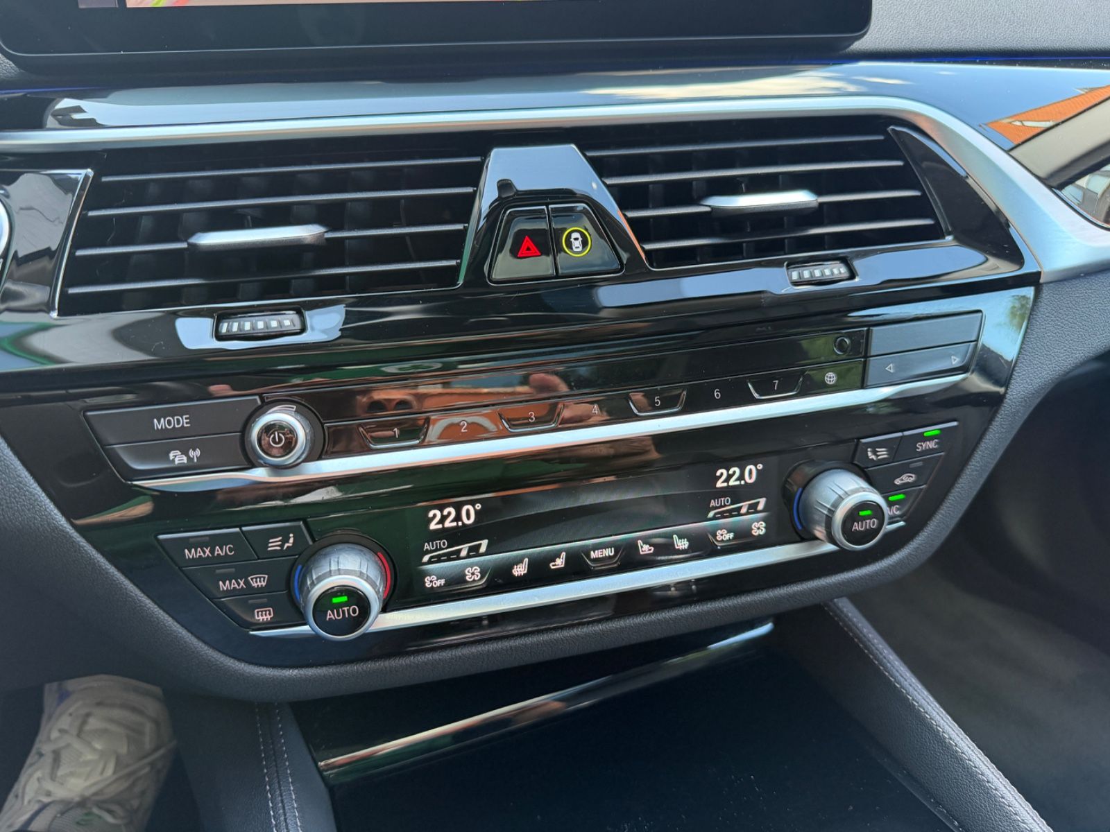 Fahrzeugabbildung BMW 520d Touring xDrive Luxury Line LASER PANO HUD