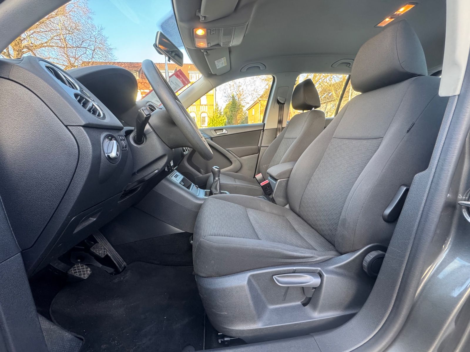 VW-Tiguan *Sithz*NAVI*Temp*PDC*2-Z.Klima*AHK*