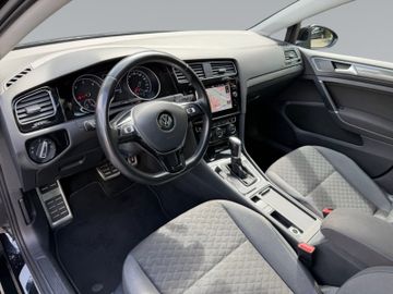 Volkswagen Golf - 10