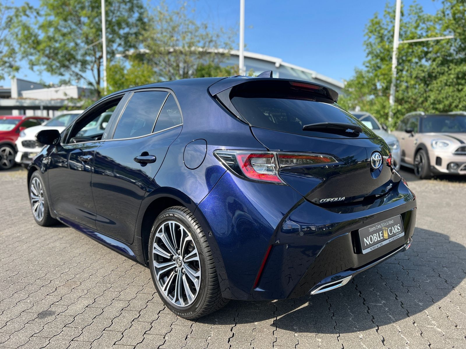 Fahrzeugabbildung Toyota Corolla 2.0 Hybrid Team D JBL LED RFK NAVI SHZ