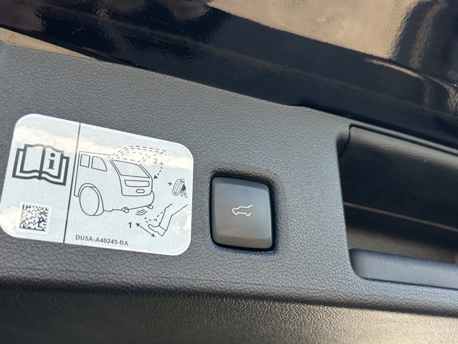 Fahrzeugabbildung Ford Kuga Titanium Aut./LED/KAMERA/TEMPOMAT/NAVI/SHZ/