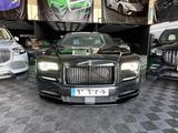 Rolls-Royce Wraith Black Badge-Starlight-Bespoke-Ventilation - Rolls-Royce mit Benzin-Antrieb: Coupe