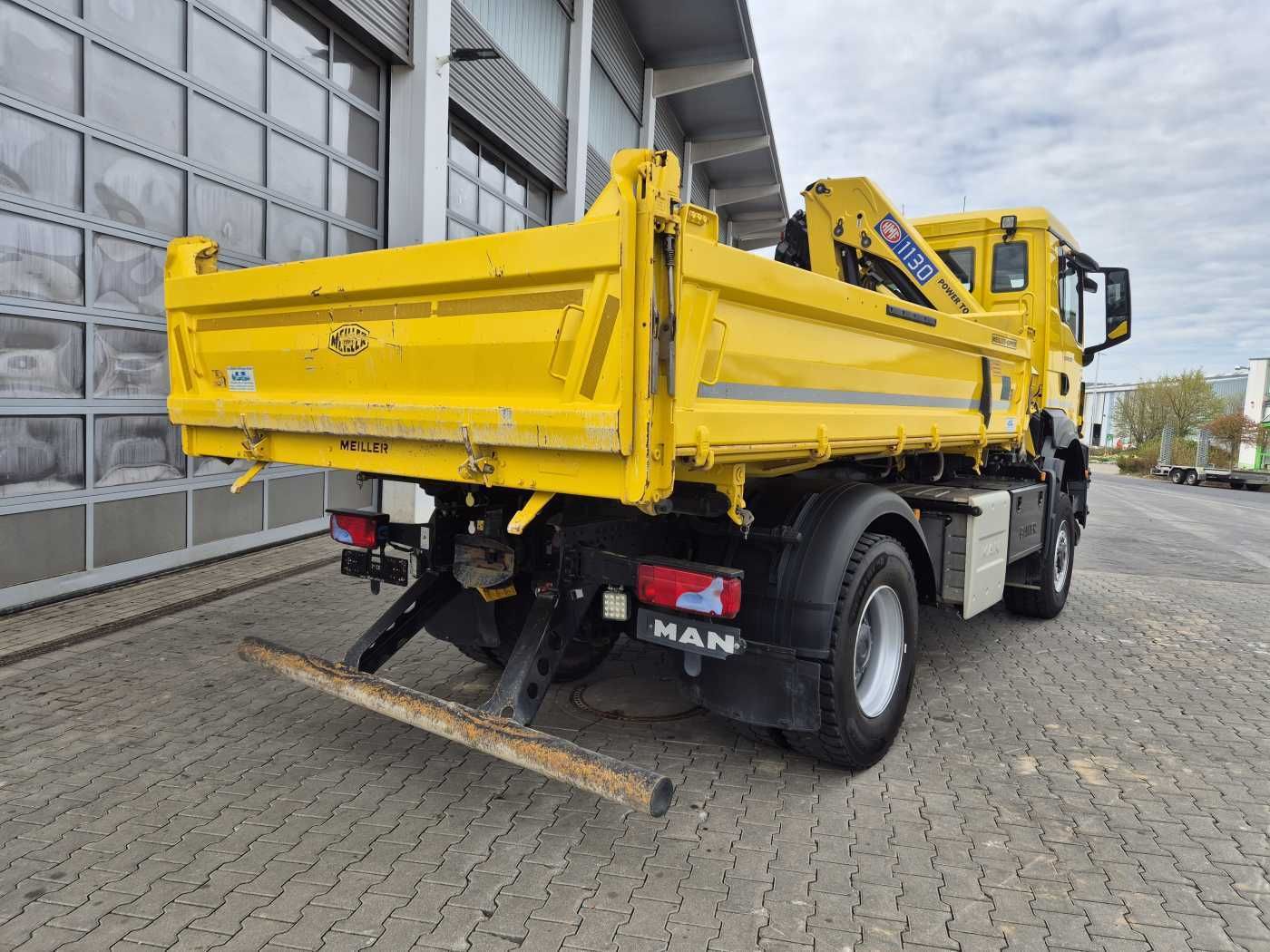 Fahrzeugabbildung MAN TGS 18.430 4x4 BL Kran HMF 1130K-RCS Funk AHK