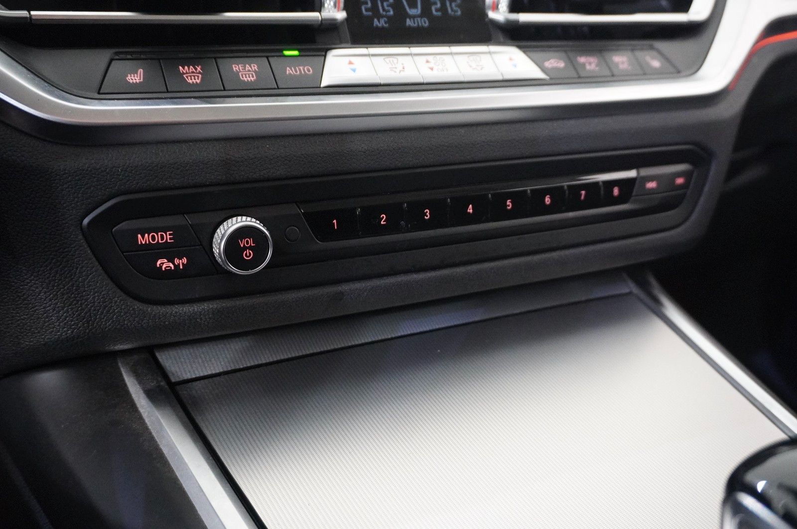 Fahrzeugabbildung BMW 330D TOURING X-DRIVE NAVI/LED/KAMERA/VIRT./SPORT