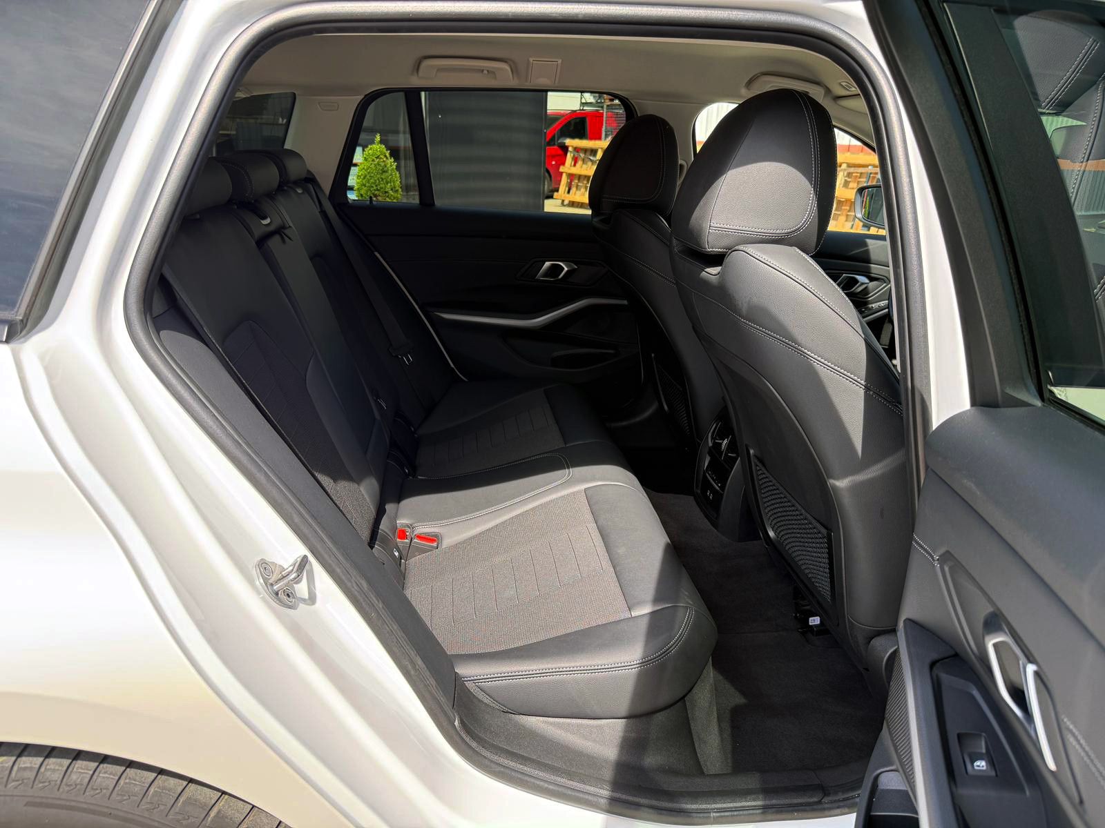 Fahrzeugabbildung BMW 320d Touring Steptr. Advantage LED ACC AHK KAM