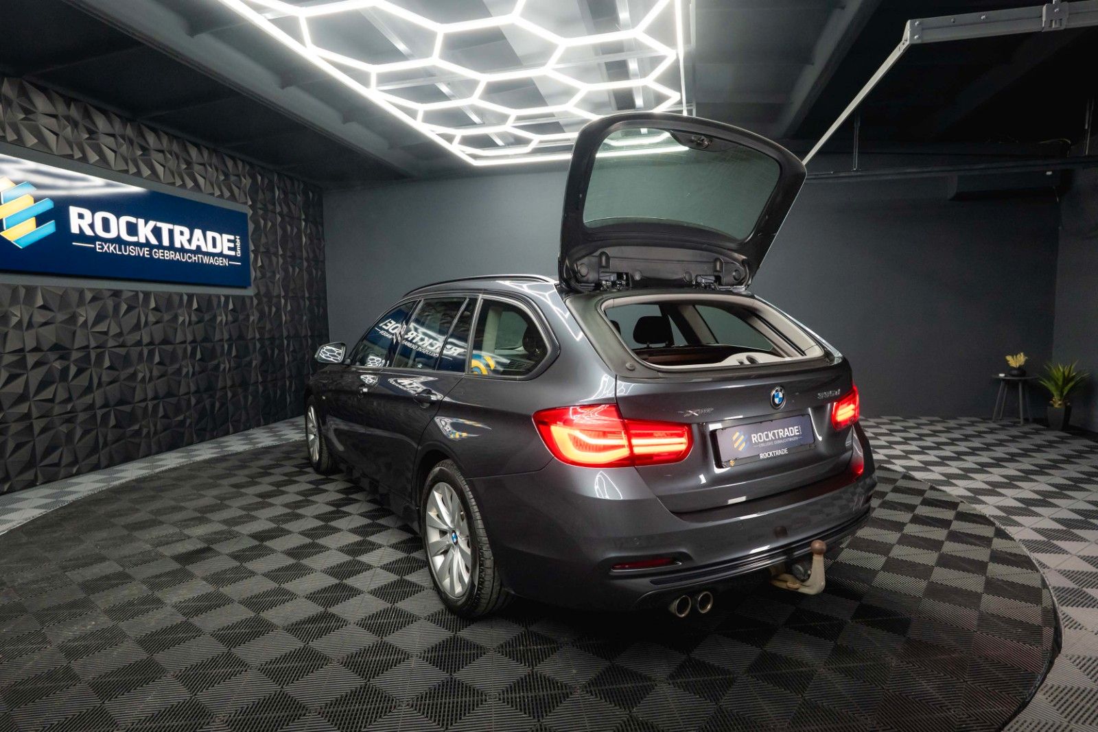 Fahrzeugabbildung BMW 335d xDrive Sport Line | LED | Pano | HUD | TÜV