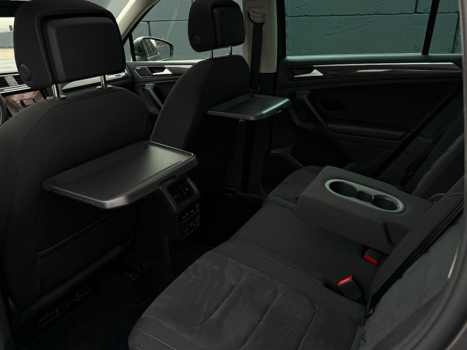 Fahrzeugabbildung Volkswagen Tiguan 2.0 TSI Hgl. 4M Alcan Pano Dynaudio 360°
