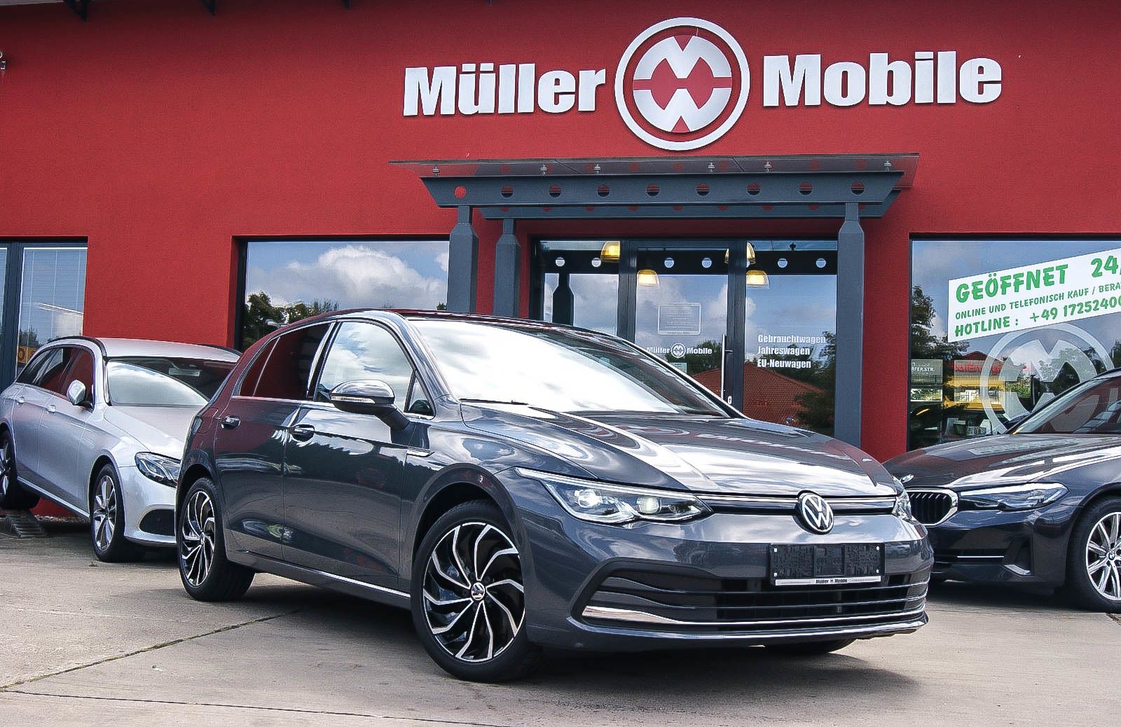 Fahrzeugabbildung Volkswagen Golf VIII 1.5 TSI ''1st EDITION'' PANORAMA VIRTU