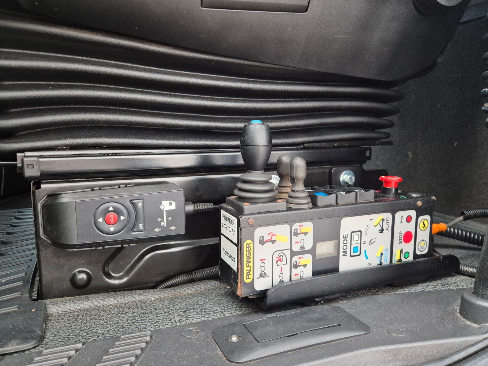 Fahrzeugabbildung Mercedes-Benz Arocs 2548 L 6x2/4 HAD Palfinger T20A AHK