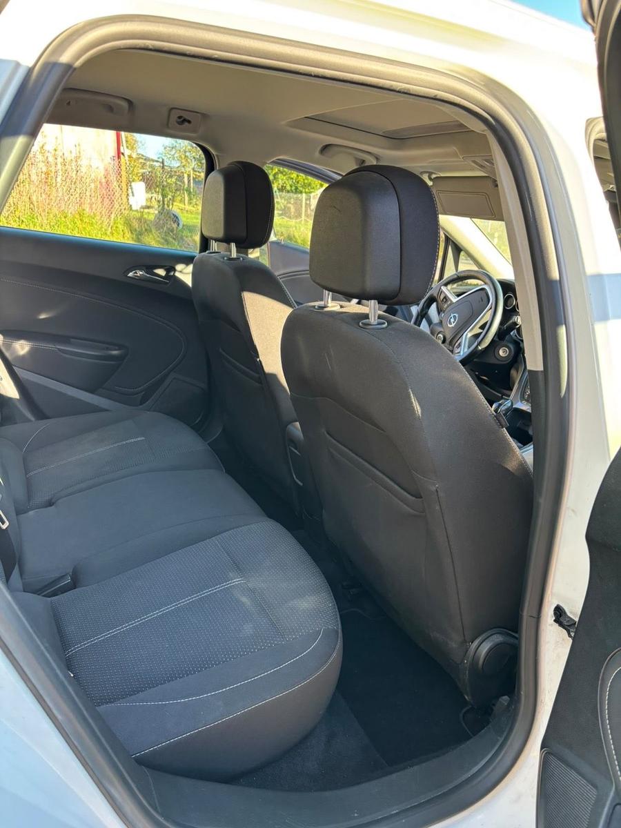 Opel Astra 2013 — photo 13