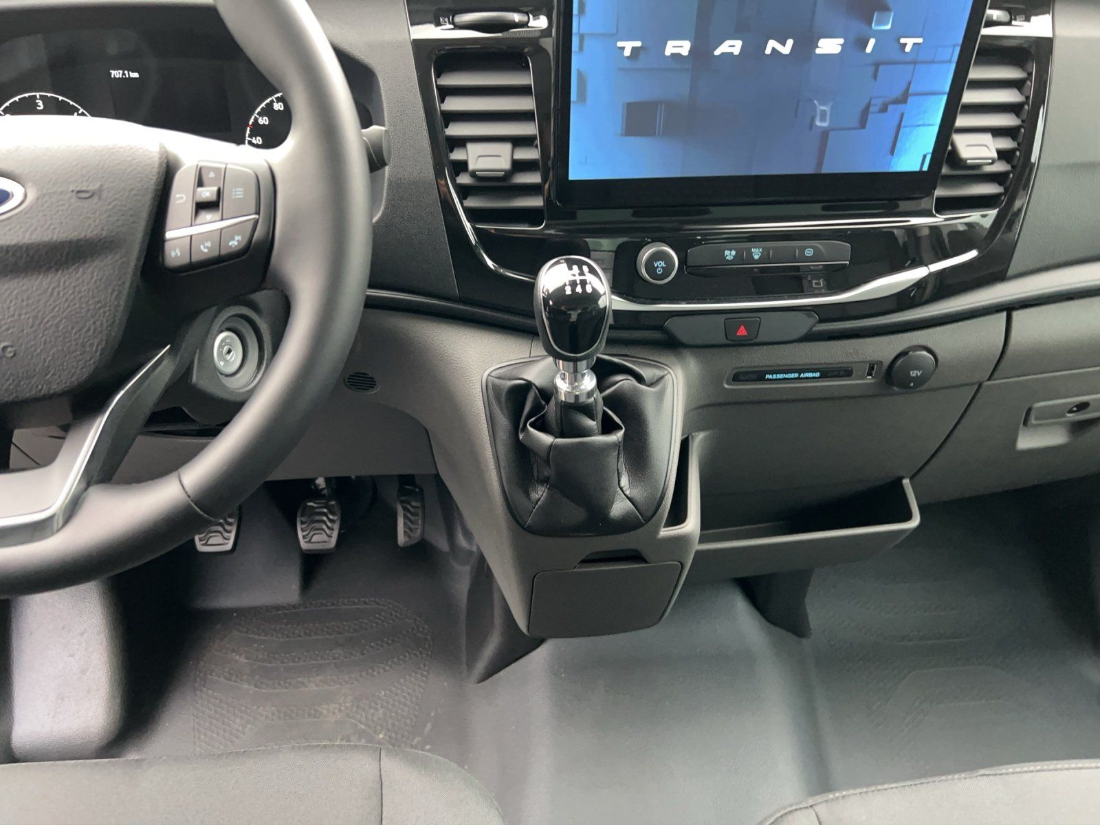 Fahrzeugabbildung Ford Transit L4 Einzelkabine Koffer GJR Ladebordwand