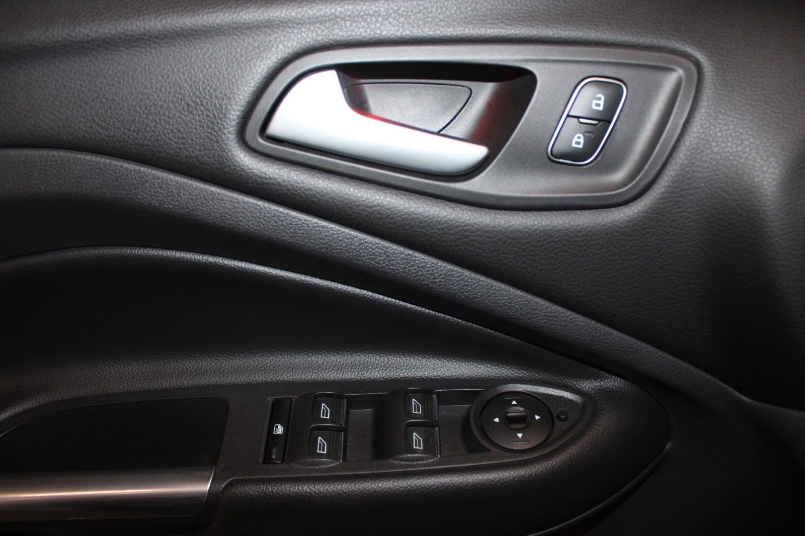 Fahrzeugabbildung Ford Kuga Titanium NAVI WinterPaket el. Heckklappe