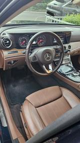 Mercedes-Benz E250T Autom. stilvolle Ausstattung, top gepflegt - mit Benzin-Antrieb: Grün, Kombi