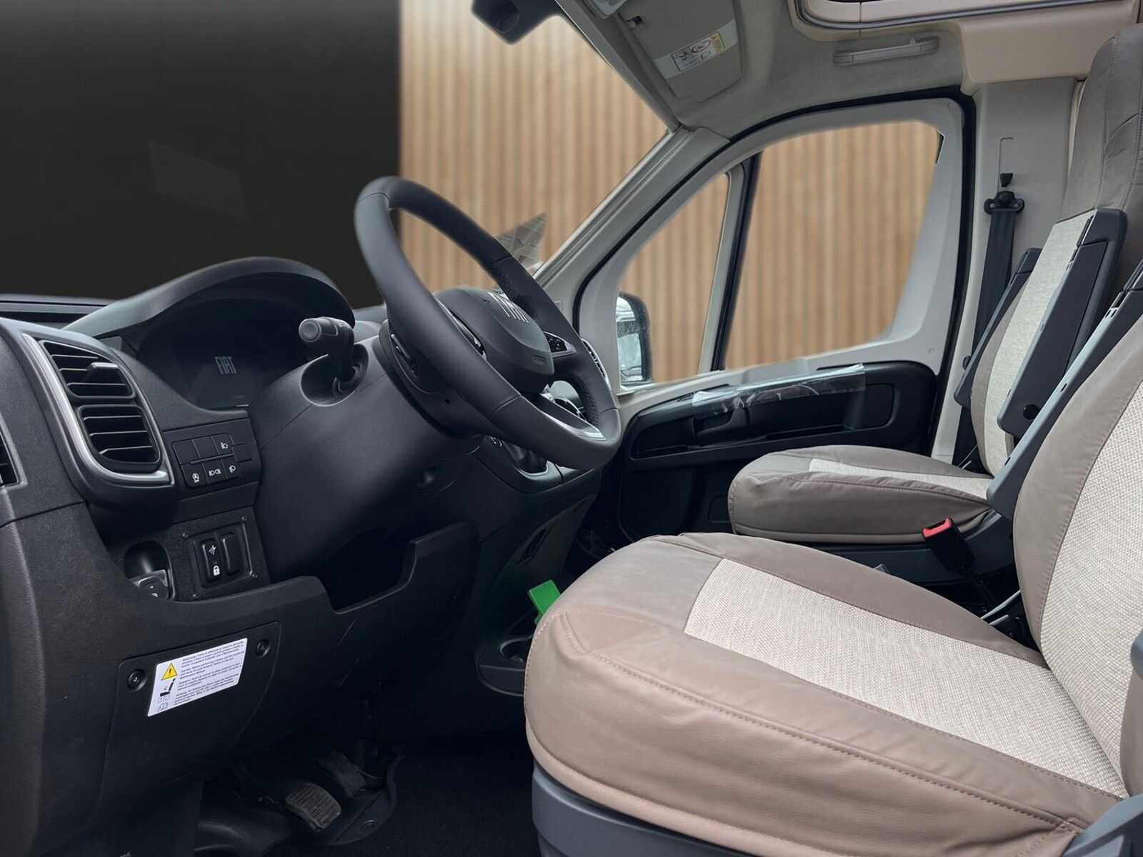 Fahrzeugabbildung Eura Mobil Profila T PT 695 EB Automatik,Sat,Solar