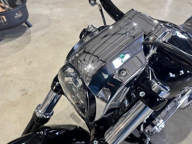 Fahrzeugabbildung Harley-Davidson Breakout Tunderbike Umbau Chrome Head YouTube